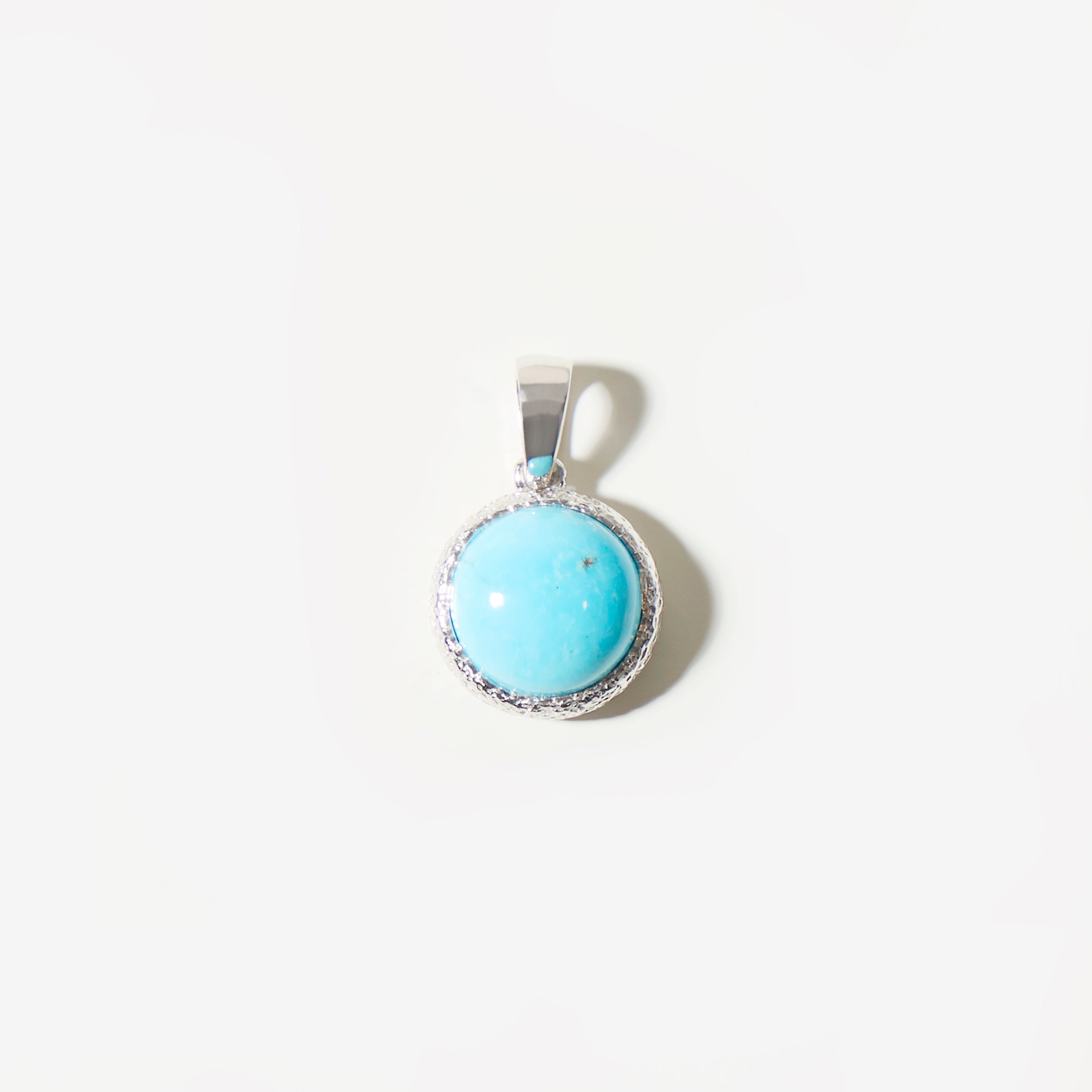 Iconica Pendant - Minimalist Elegance with Hand-Faceted Gemstones