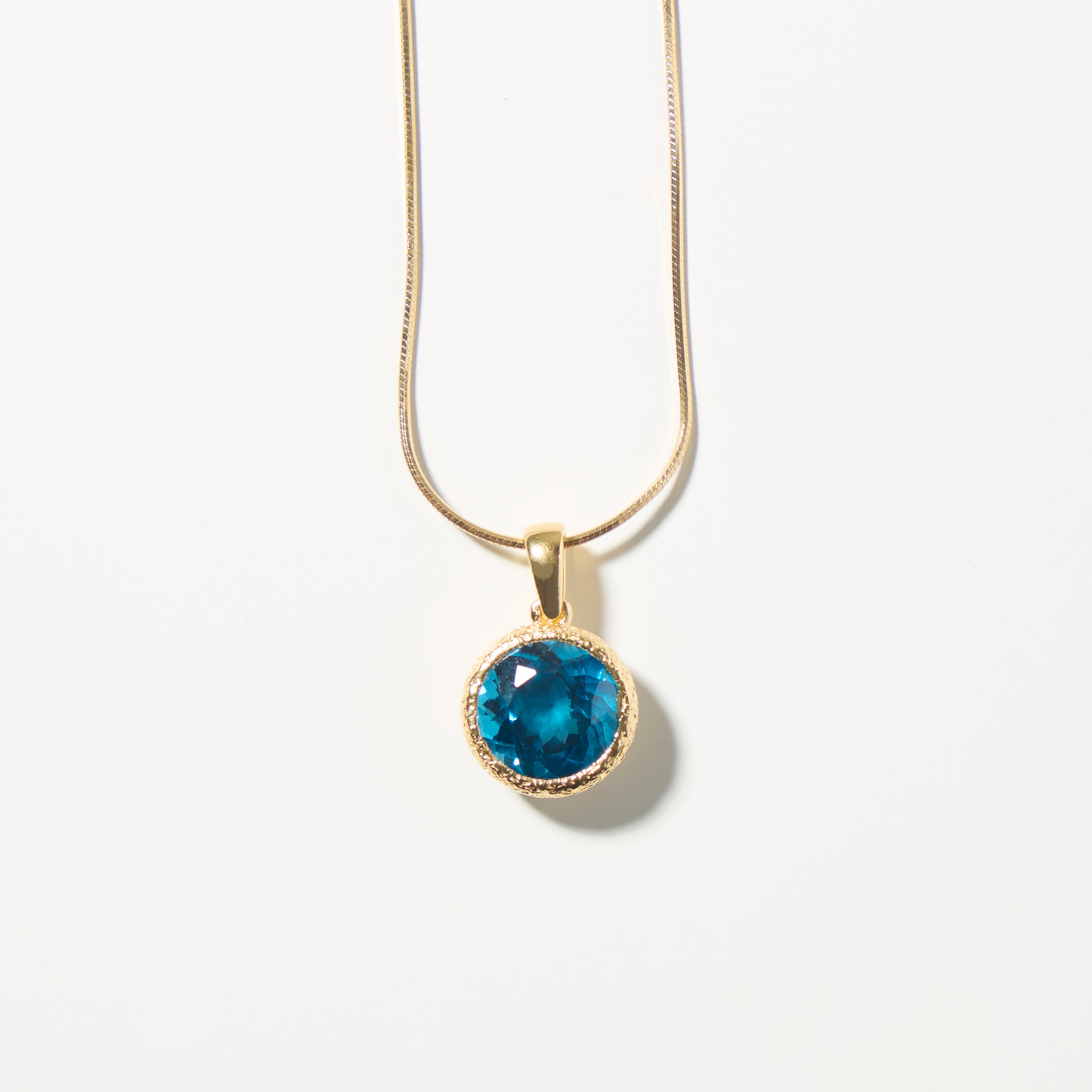 Iconica Pendant - Minimalist Elegance with Hand-Faceted Gemstones