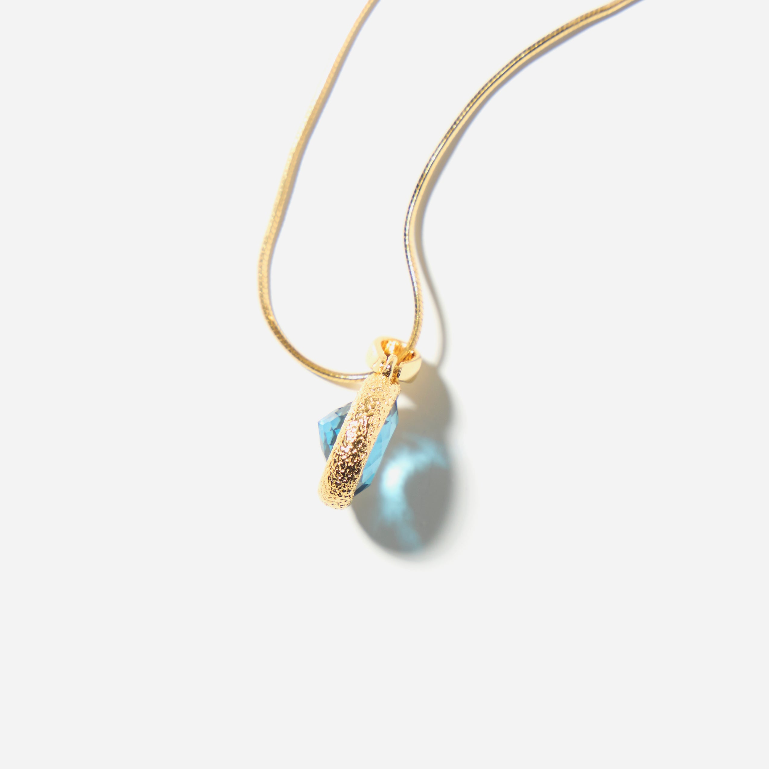 Iconica Pendant - Minimalist Elegance with Hand-Faceted Gemstones