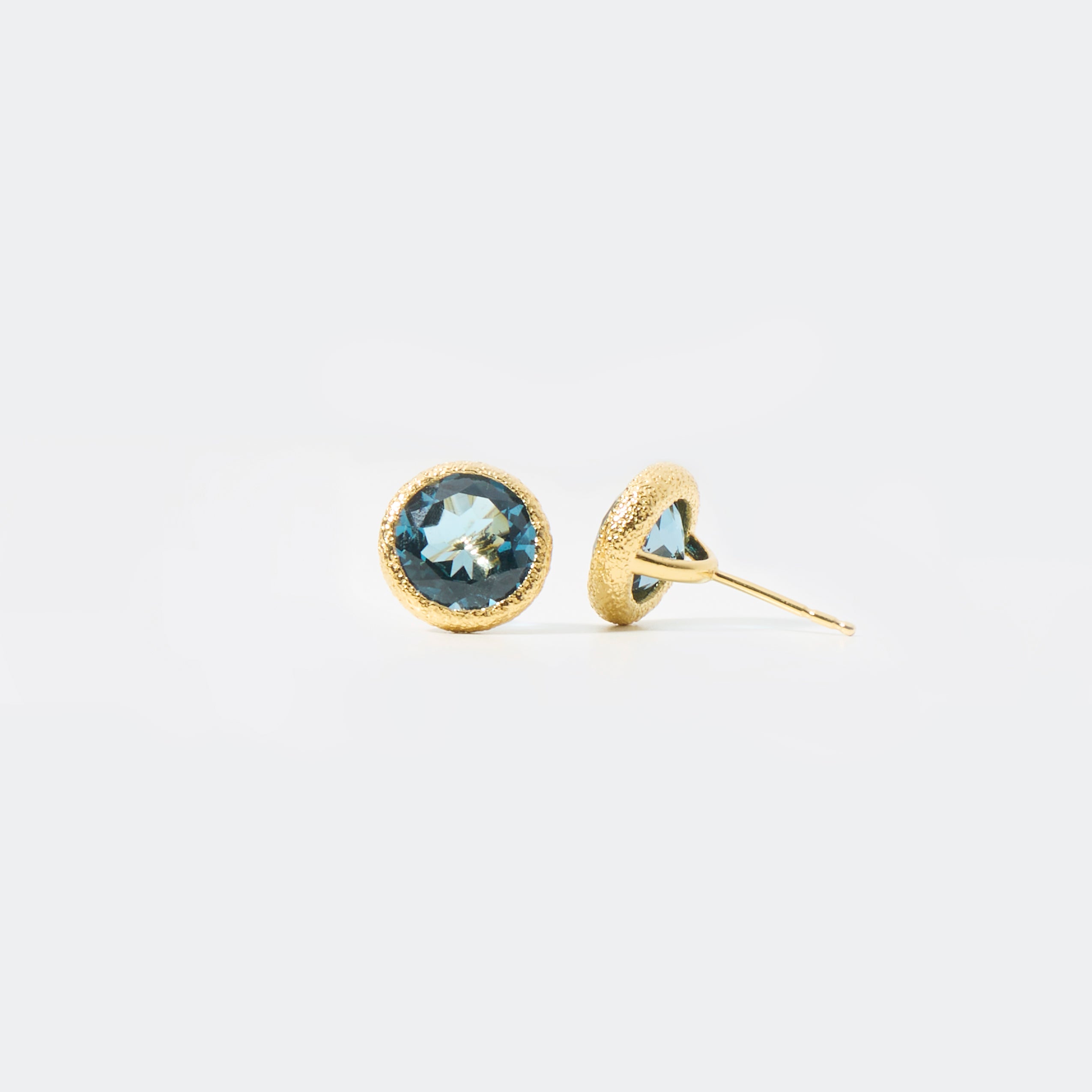 Iconica Studs - Timeless Design for Any Occasion