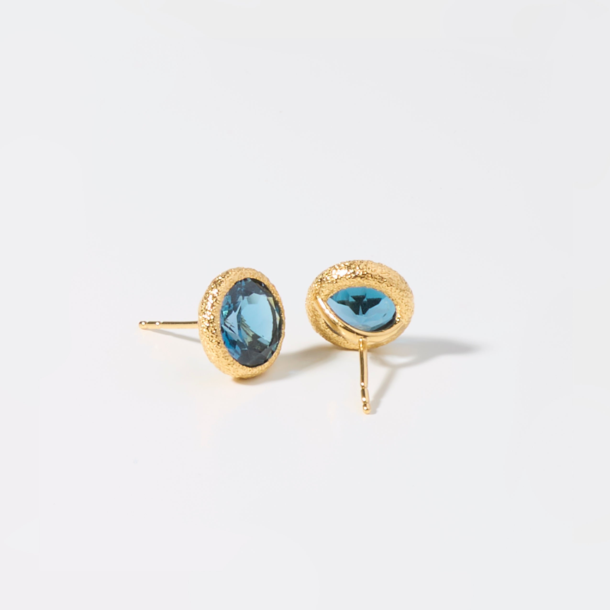 Iconica Studs - Timeless Design for Any Occasion