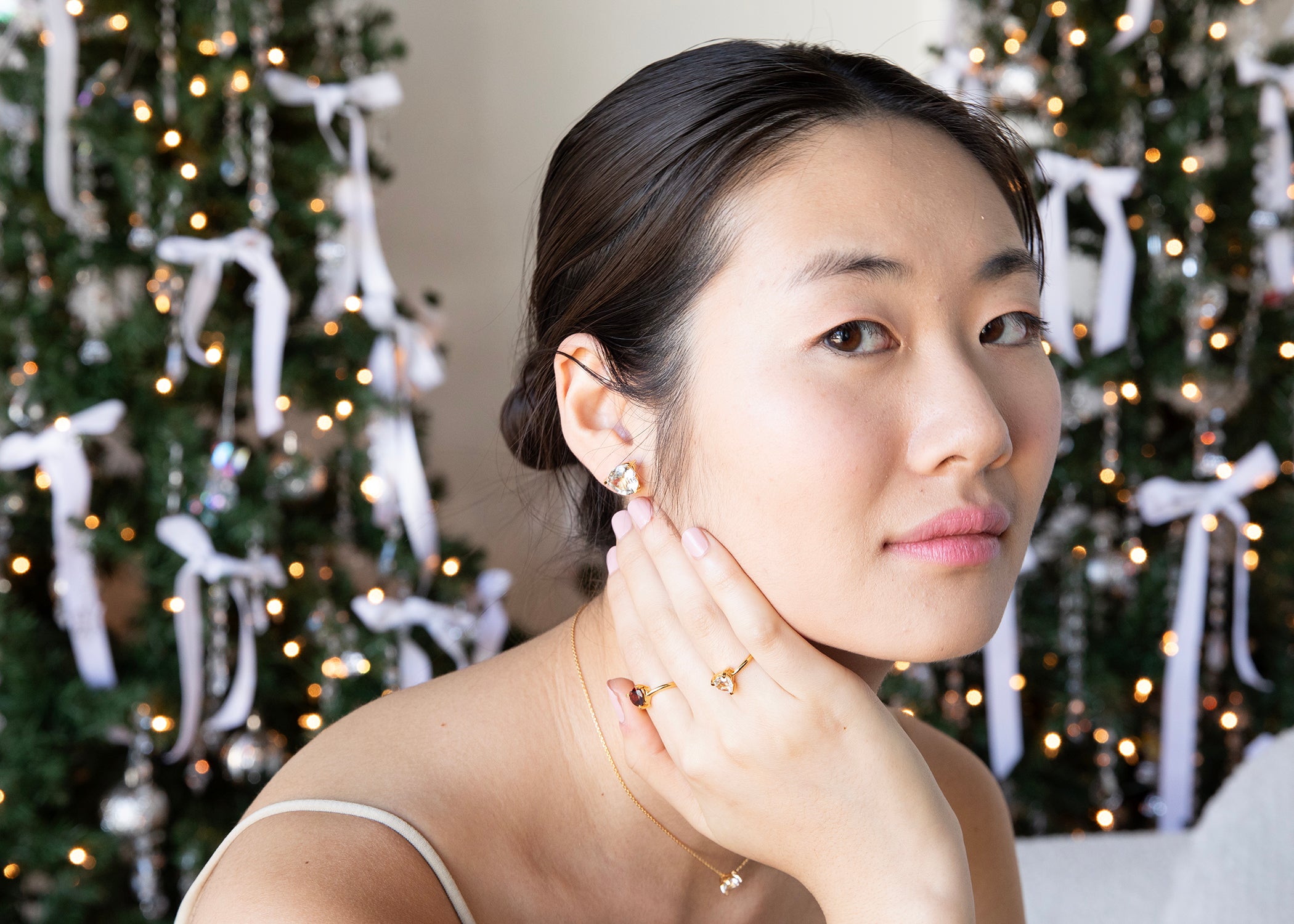 Joie Big Hearts Studs detail view | Za Zewelz bold fashion fine earrings