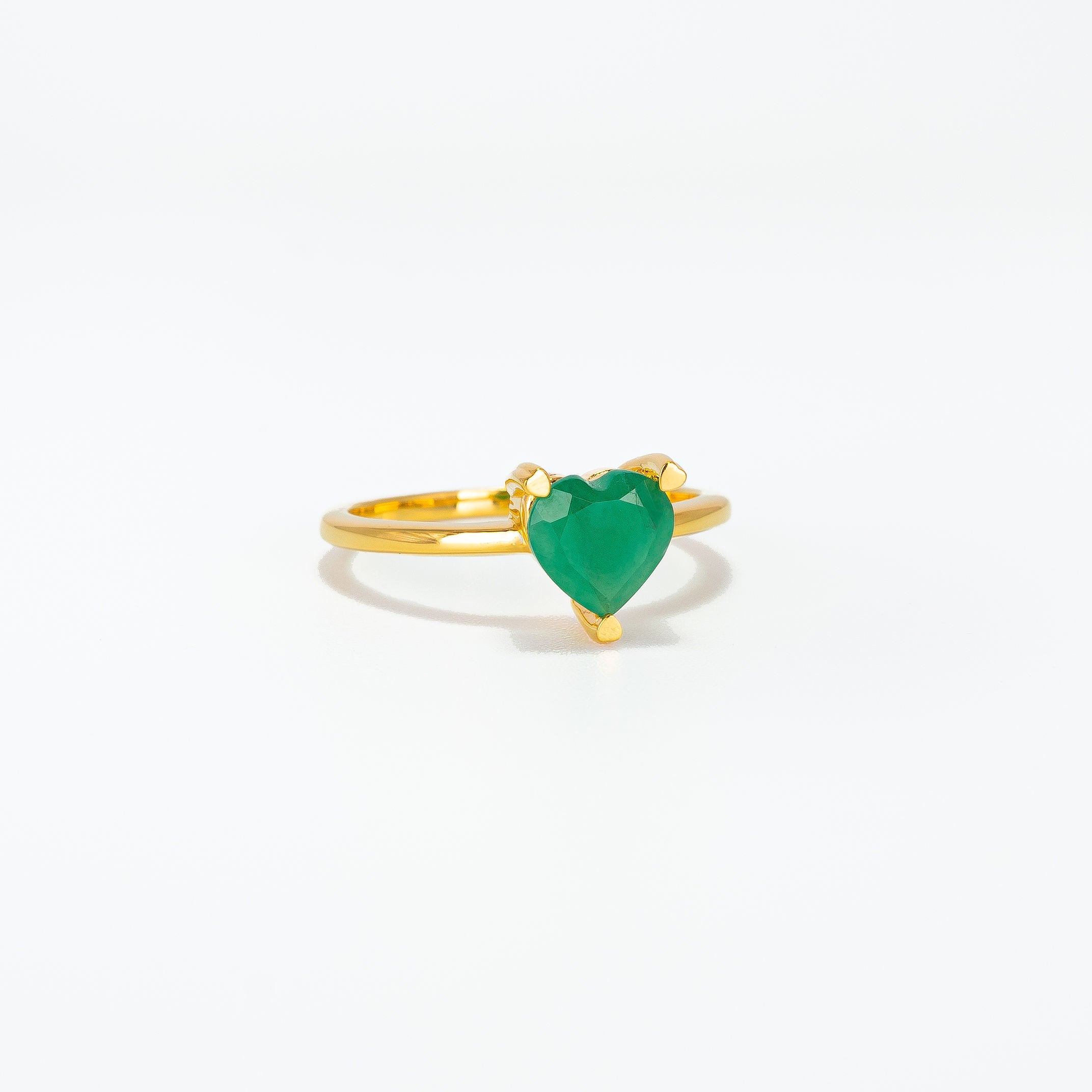 Elegant gold jewelry for festive occasions featuring best-selling  jewelry and timeless jewellery pieces.