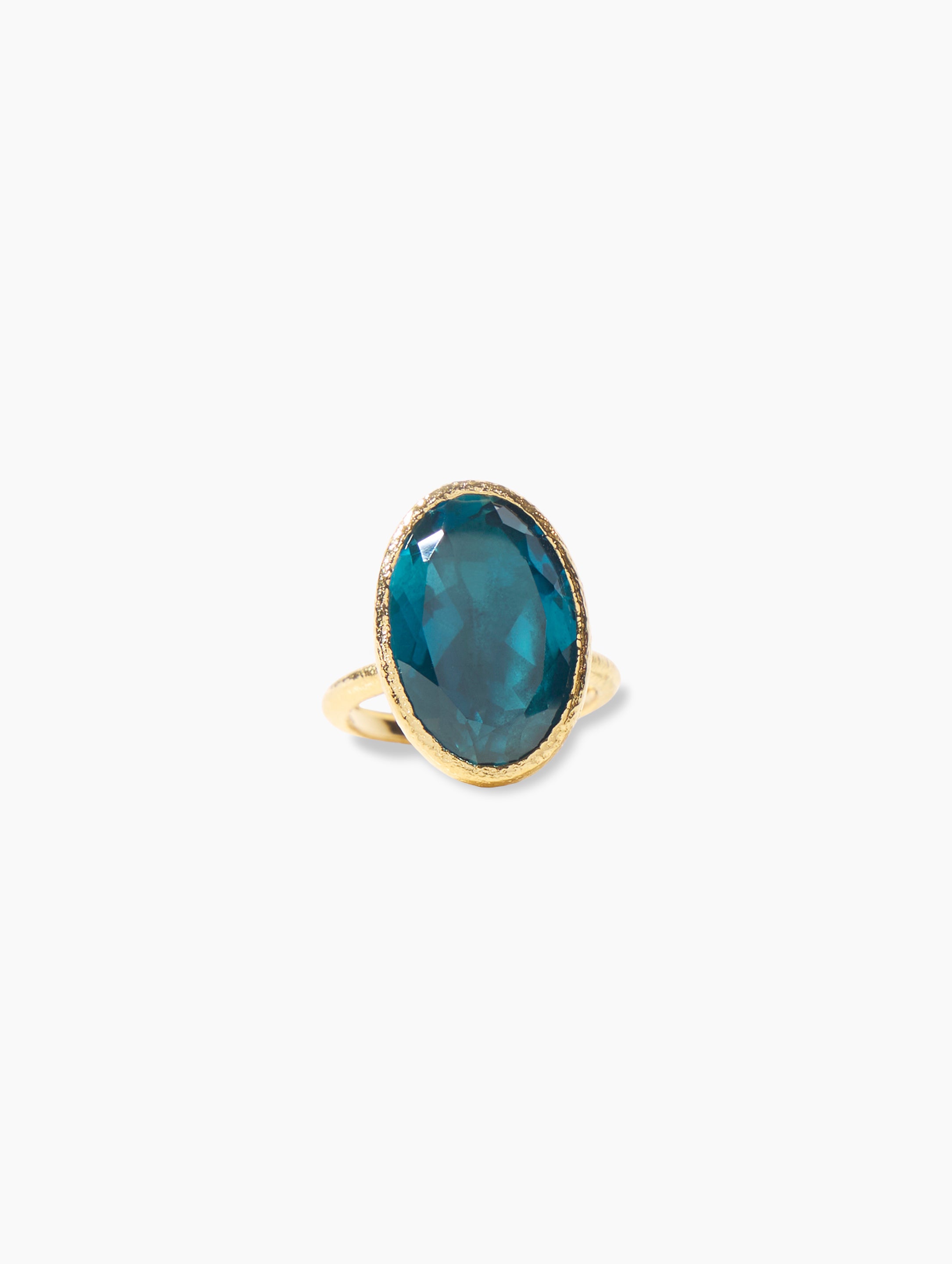 Iconica Rings In 18k Solid Gold close-up shot - Za Zewelz Iconica Collection 18k gold plated ring