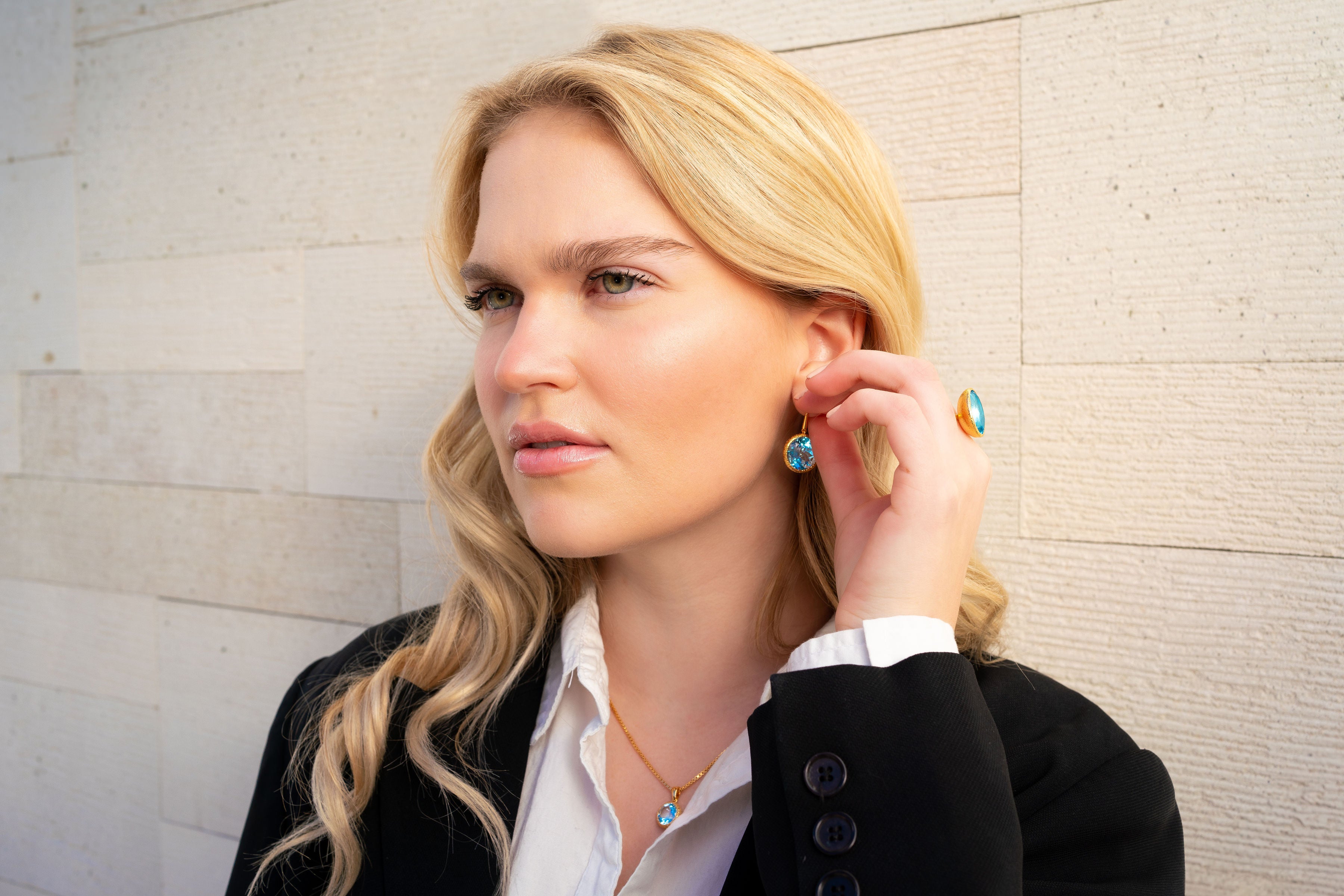 Iconica Rings In 18k Solid Gold flat lay - Za Zewelz Iconica Collection 18k gold plated ring