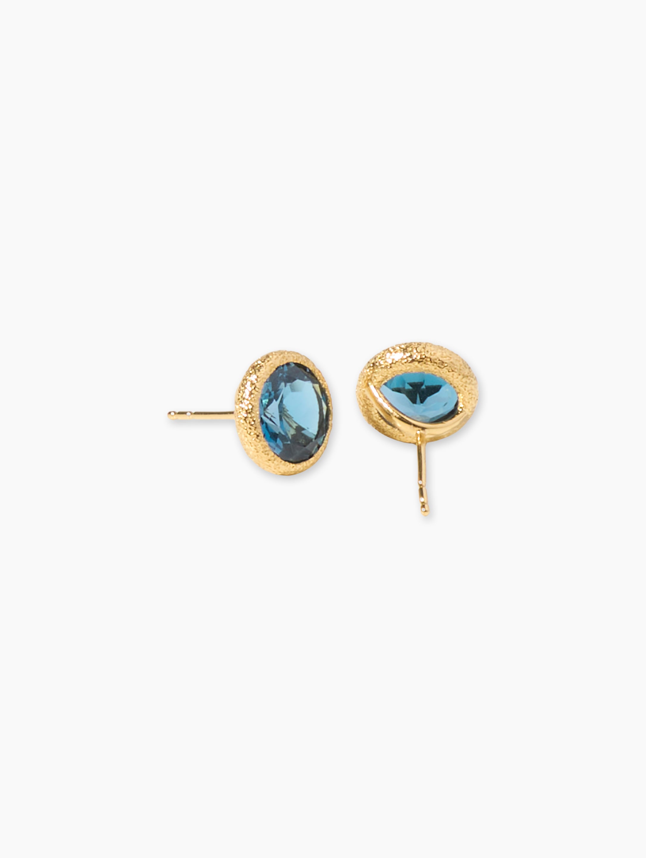 Iconica Studs In 18k Solid Gold close-up shot - trendy statement 18k gold plated earrings | Za Zewelz