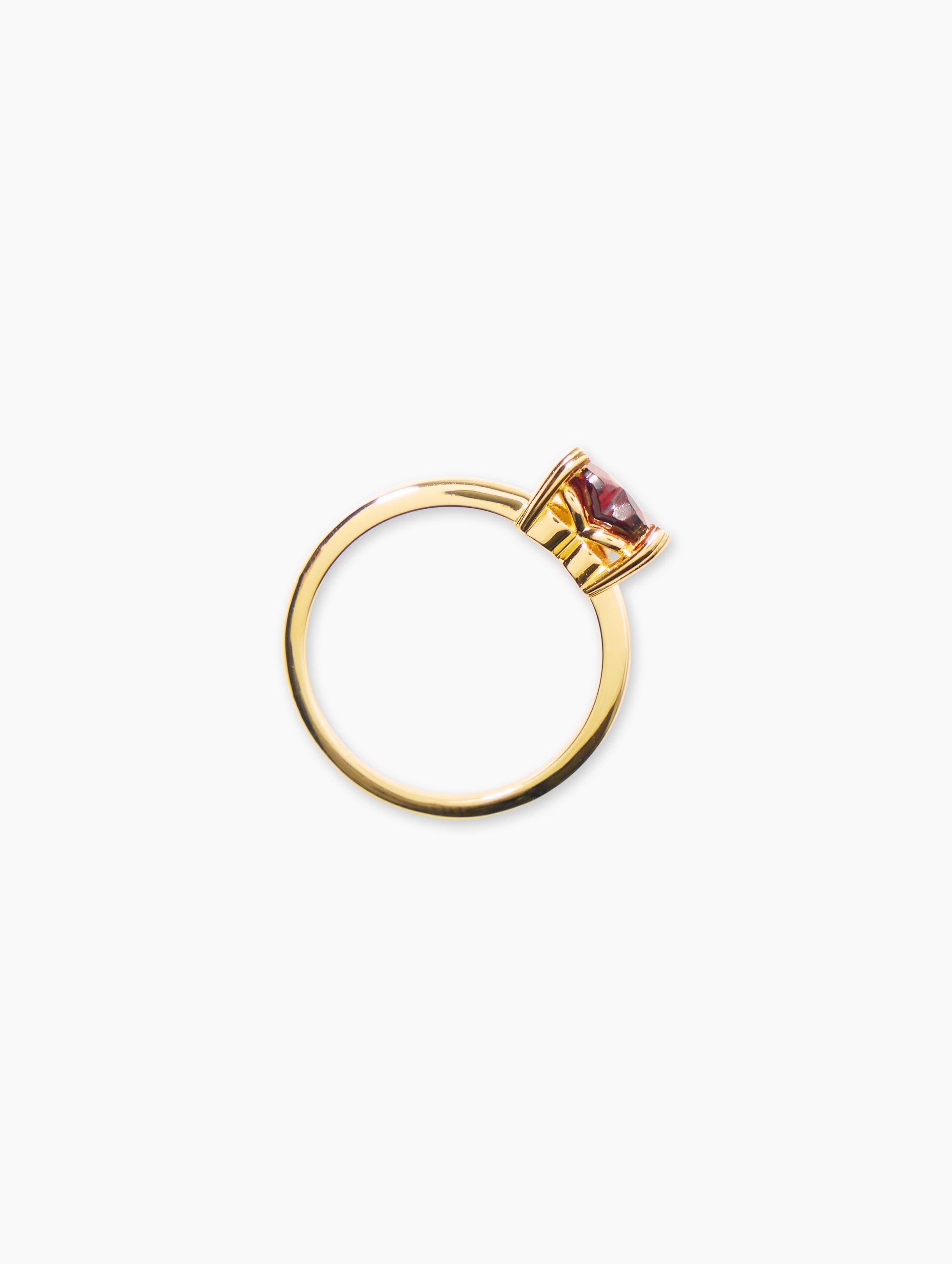 Joie Hearts Ring-Garnet close-up shot | fine ring anniversary gift | Za Zewelz