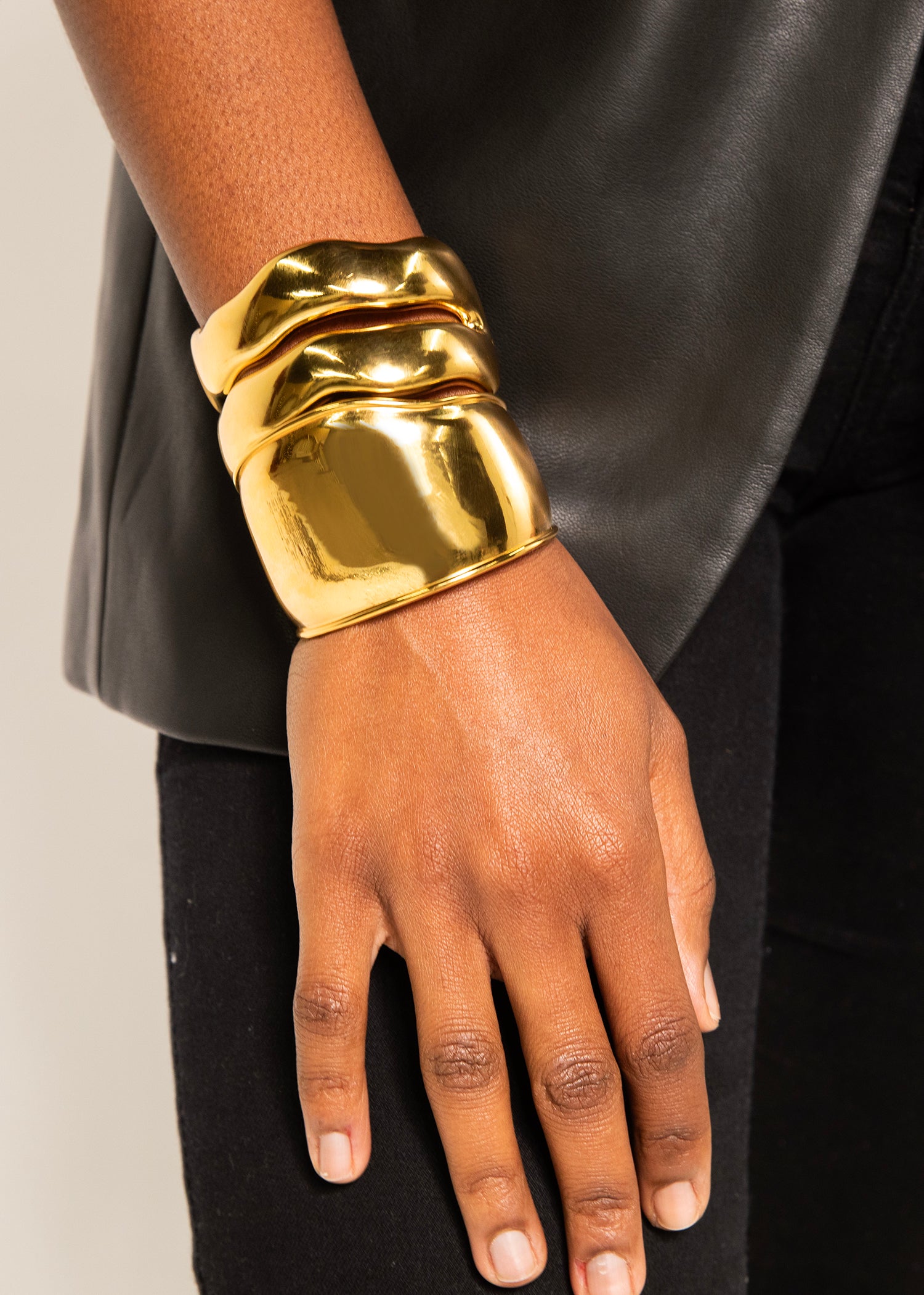 Lumine Cuff lifestyle view | fine bracelet perfect gift for her | Za Zewelz